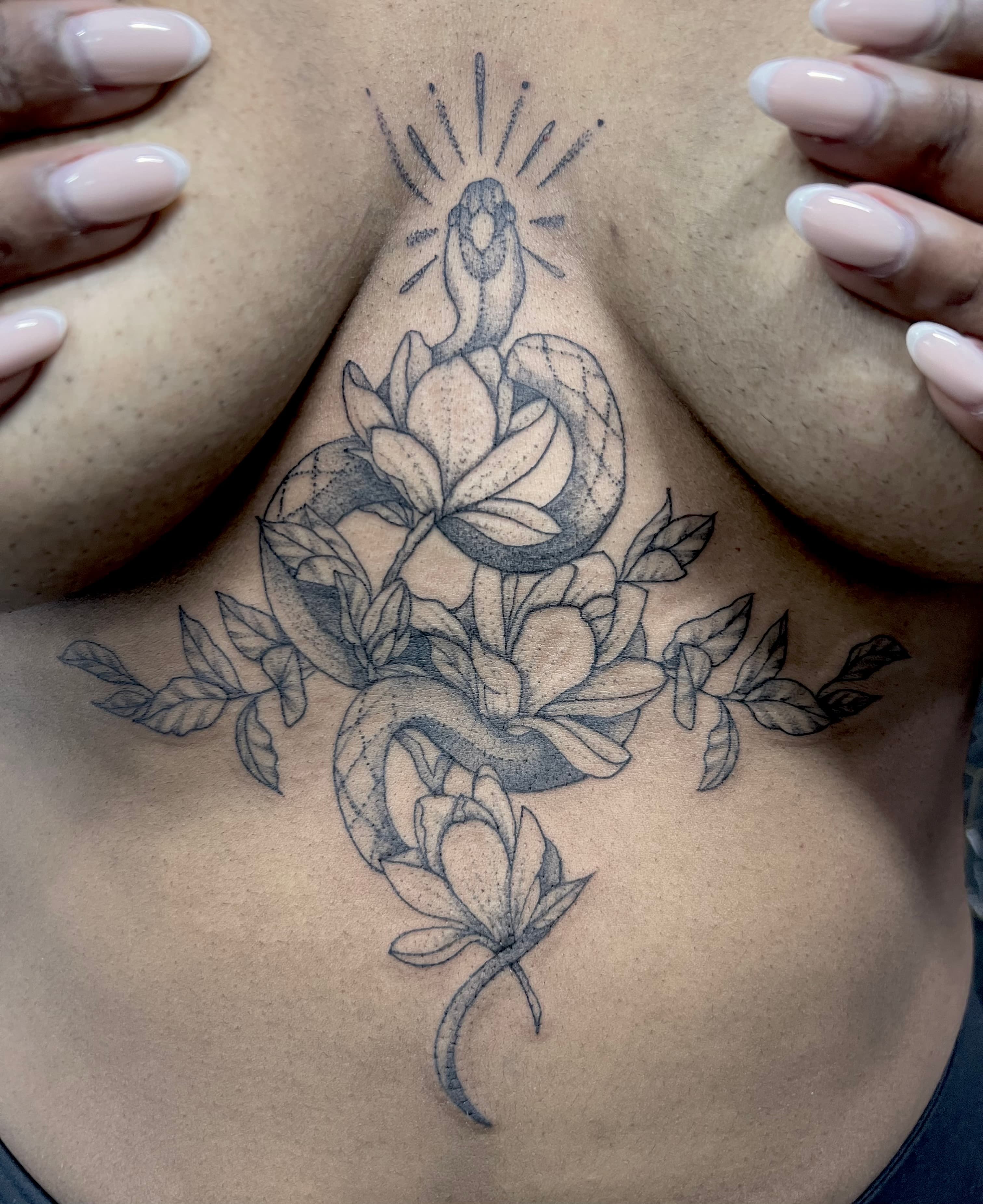 Tatouage par Noon Tattoo Therapy, tatoueur à Saint-Denis