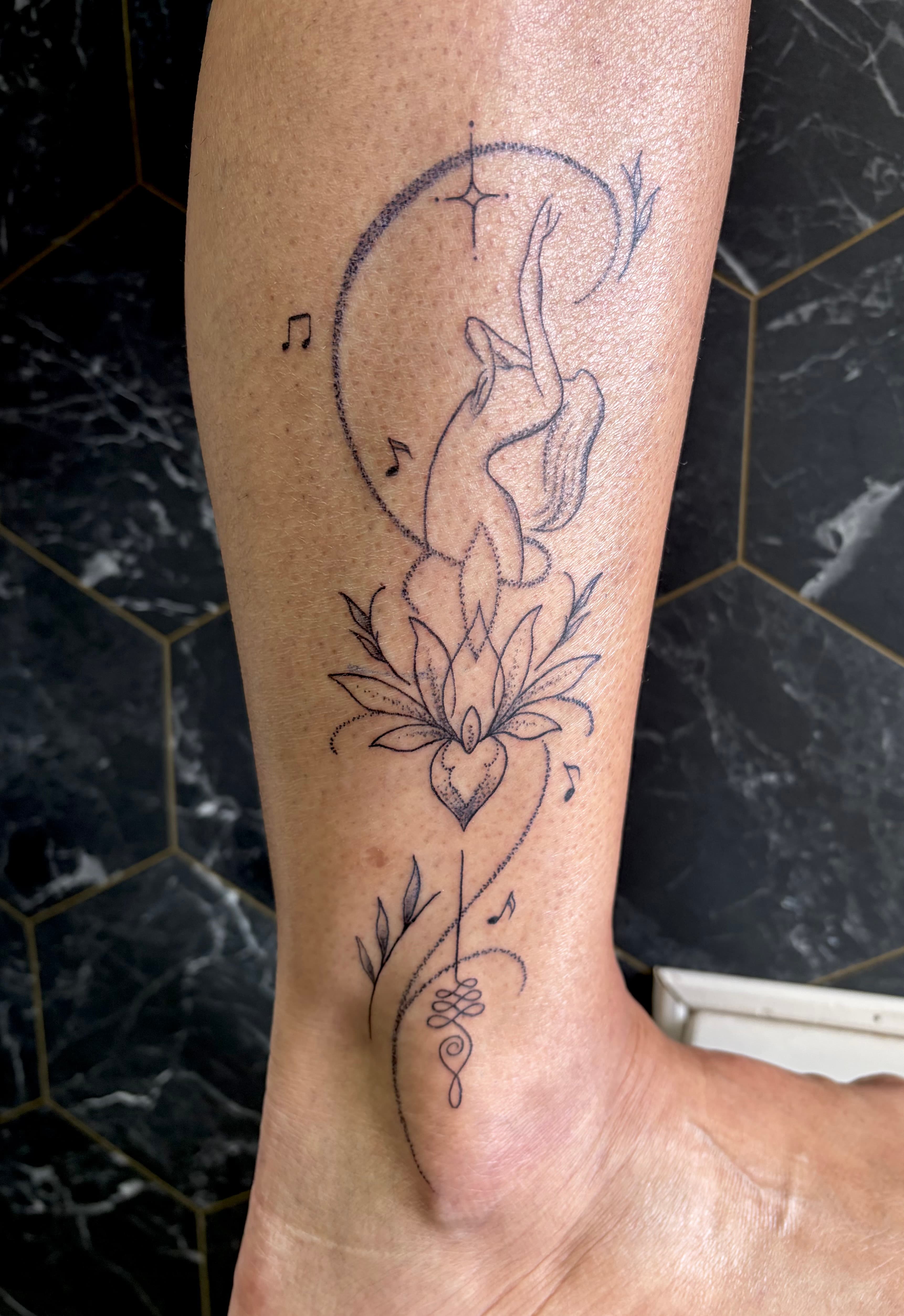 Tatouage par Noon Tattoo Therapy, tatoueur à Saint-Denis