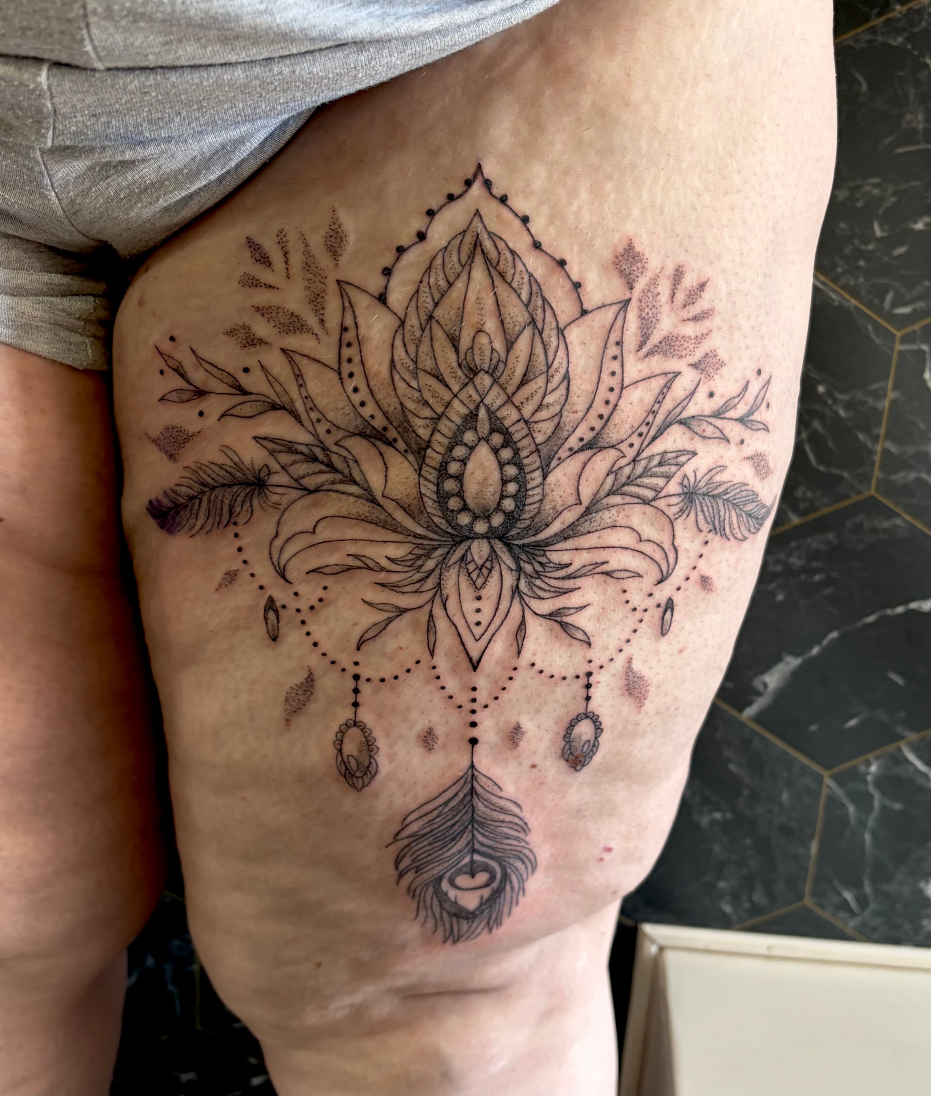 Tatouage par Noon Tattoo Therapy, tatoueur à Saint-Denis