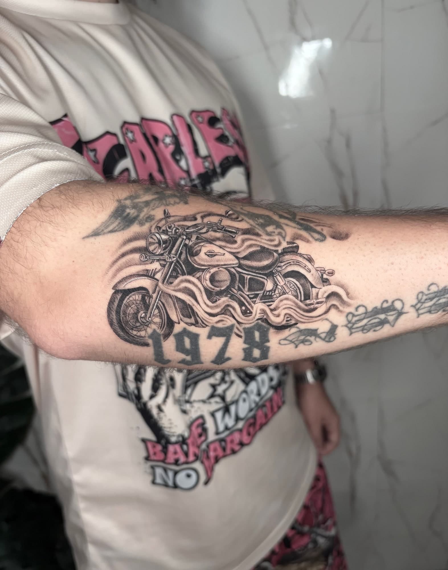 Tatouage par LebonTattoo, tatoueur à La Rivière Saint-Louis